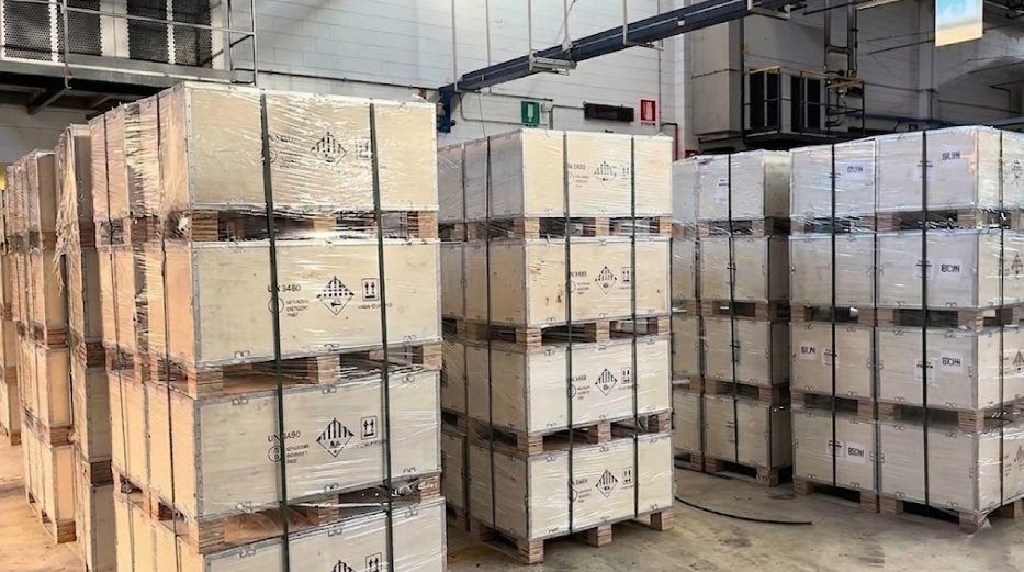 Almacén con stock de baterías en la UE
